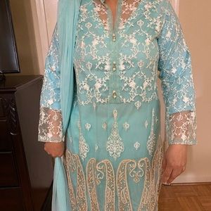 Agha noor kurti